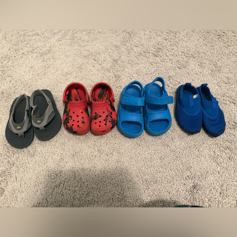 Set of  4 toddler shoes.